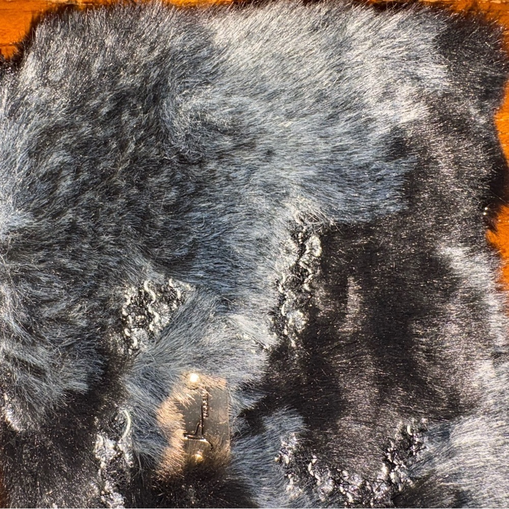 Bevini Modena Fur Wristlet – Made in Italy – NWT - Picture 10 of 13